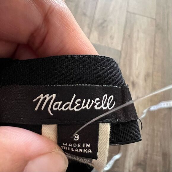 Madewell
Flounce-Hem Mini
Slip Skirt in Fresh
Sprigs Size 8 - Picture 3 of 10